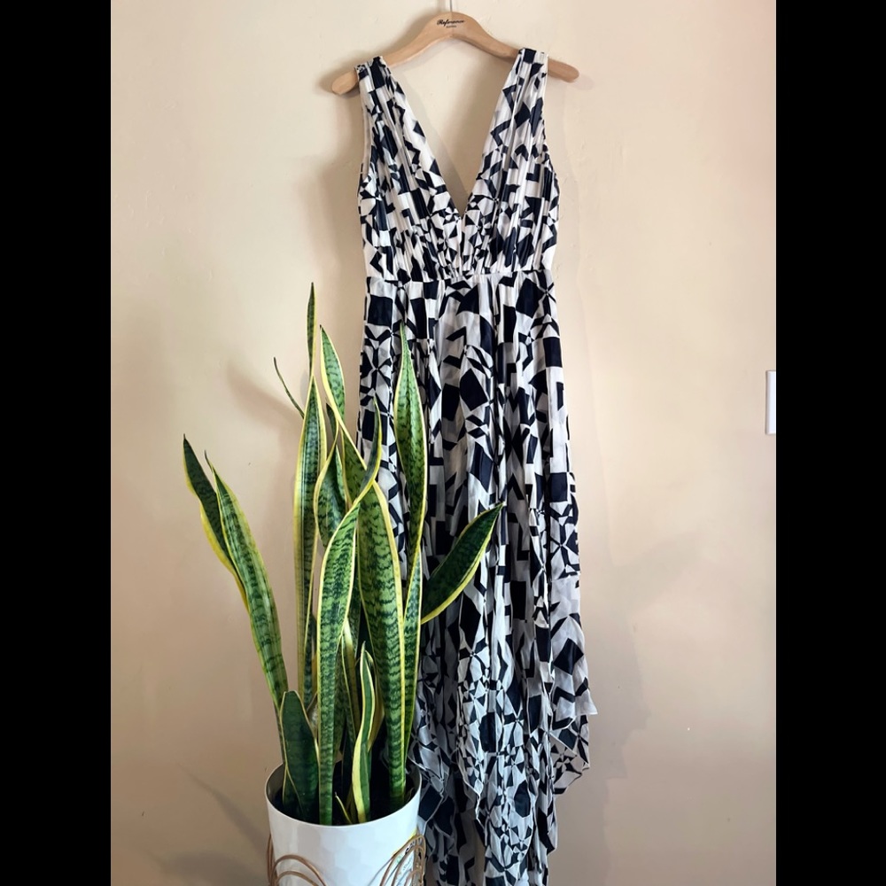 ALICE + OLIVIA Esmay Diamond Kaleidoscope Handkerchief Maxi Dres